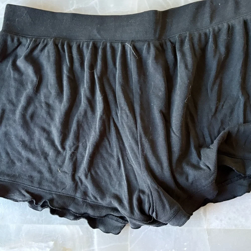 Marine Layer Ruffle Shorts - Picture 4 of 6
